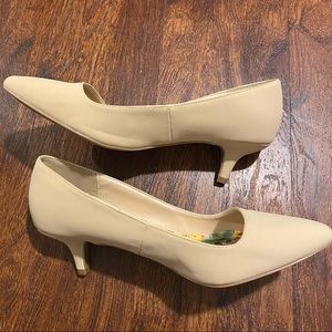 Nude Qupid pumps with small heel